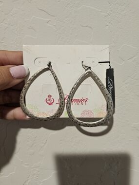 Premier Designs Silver Teardrop Hoop Earrings